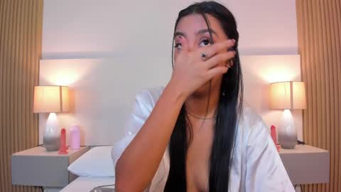 emmaespencer  online show from 05.09.26
