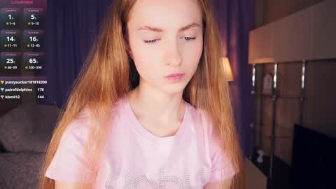Snapshot of emmalaflame chatting on 01.11.25 Emma day Wendy night online show from 01.11.25
