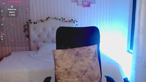 Snapshot of emmalove_doll chatting on 02.25.26 Emmas Room online show from 02.25.26