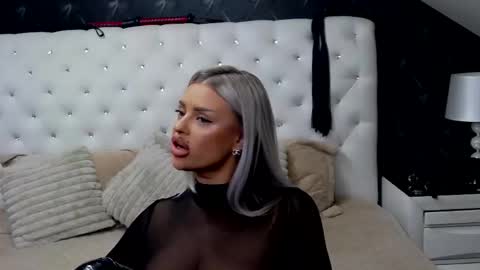 Emma Mavis online show from 01.18.26