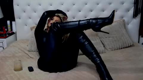 Emma Mavis online show from 04.10.26