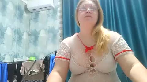 Snapshot of emmamelody944534 chatting on 09.08.25 emmamelody online show from 09.08.25