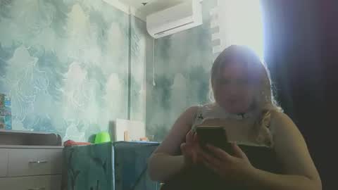 Snapshot of emmamelody944534 chatting on 10.02.25 emmamelody online show from 10.02.25
