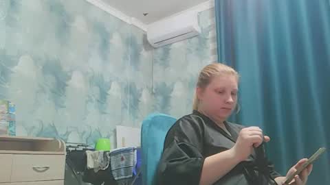Snapshot of emmamelody944534 chatting on 10.10.25 emmamelody online show from 10.10.25