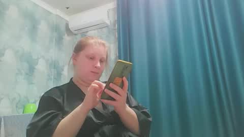 Snapshot of emmamelody944534 chatting on 10.13.25 emmamelody online show from 10.13.25