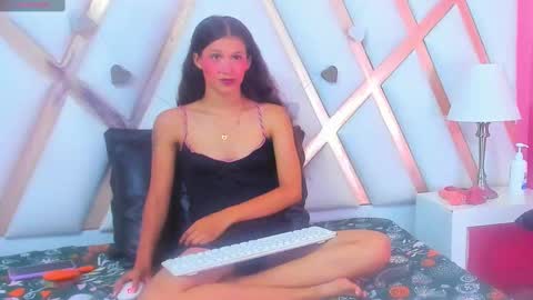 Snapshot of emmapetty chatting on 09.25.25 Emmapetty online show from 09.25.25