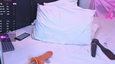 emmarouss1 online show from 04.01.26