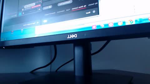 Snapshot of emmastward chatting on 02.27.25 Emma online show from 02.27.25