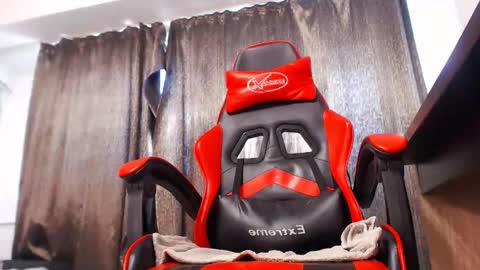 Snapshot of emmastward chatting on 09.16.25 Emma online show from 09.16.25