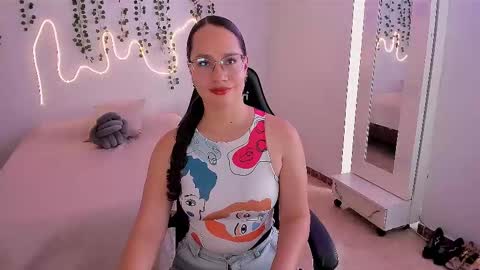 Emma Torres online show from 10.06.25