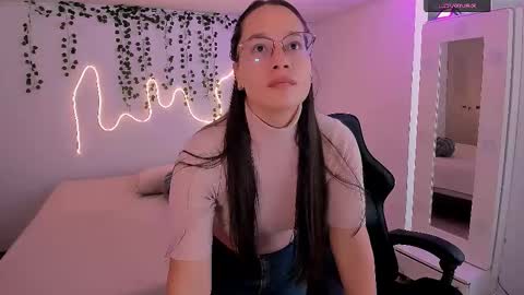 Emma Torres online show from 10.13.25