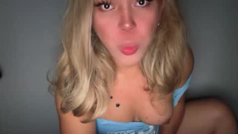 Snapshot of emmawatsoons chatting on 02.11.26 YourDreamGirl Emma online show from 02.11.26