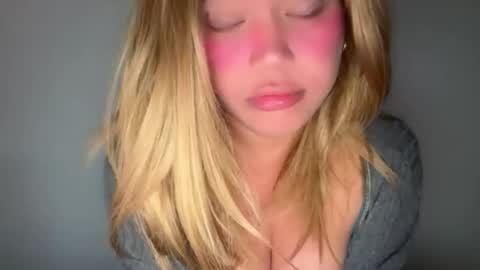 Snapshot of emmawatsoons chatting on 02.12.26 YourDreamGirl Emma online show from 02.12.26