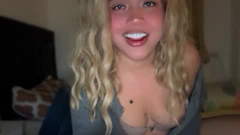 Snapshot of emmawatsoons chatting on 02.18.26 YourDreamGirl Emma online show from 02.18.26