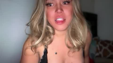 Snapshot of emmawatsoons chatting on 02.23.26 YourDreamGirl Emma online show from 02.23.26