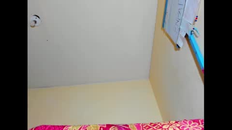 Snapshot of emmawuilian chatting on 01.13.25 hi im emmalina welcome to your happy place online show from 01.13.25