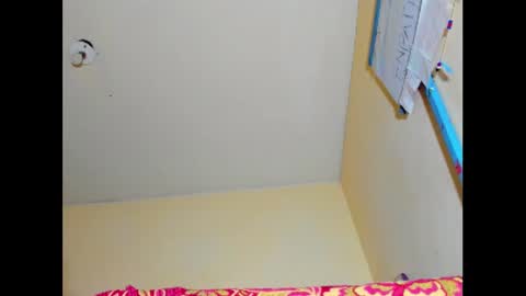 Snapshot of emmawuilian chatting on 01.19.25 hi im emmalina welcome to your happy place online show from 01.19.25