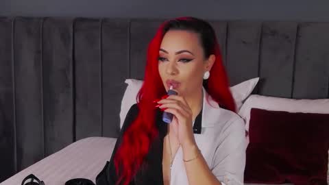 Snapshot of emmelyn_ chatting on 11.10.25 Emm online show from 11.10.25