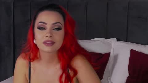 Snapshot of emmelyn_ chatting on 11.18.25 Emm online show from 11.18.25