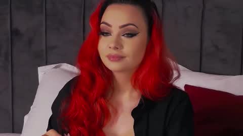 Snapshot of emmelyn_ chatting on 11.21.25 Emm online show from 11.21.25