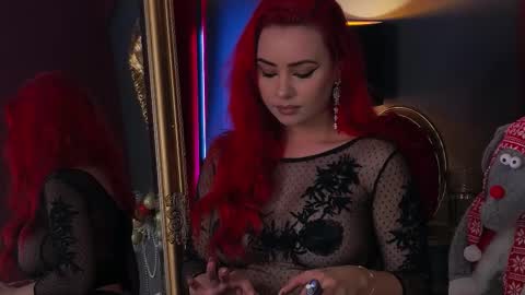 Snapshot of emmelyn_ chatting on 12.14.25 Emm online show from 12.14.25