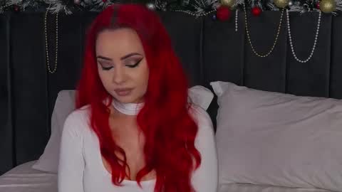 Snapshot of emmelyn_ chatting on 12.16.25 Emm online show from 12.16.25