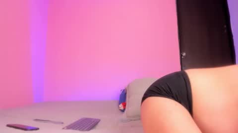 Snapshot of emmi_00 chatting on 12.04.25 Emmi online show from 12.04.25