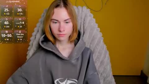 Snapshot of emmi_rossum chatting on 02.01.26 Emmi online show from 02.01.26