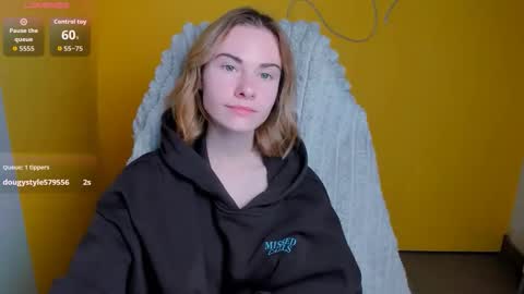 Snapshot of emmi_rossum chatting on 02.11.26 Emmi online show from 02.11.26