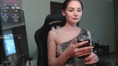 Snapshot of emmiclo chatting on 01.26.25 Emily online show from 01.26.25