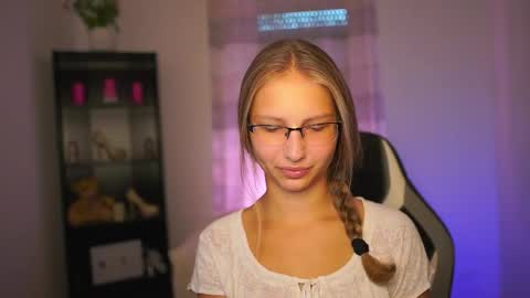 Emmie online show from 09.28.25