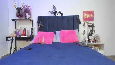 Snapshot of emmily_giraldo chatting on 01.10.25 online show from 01.10.25