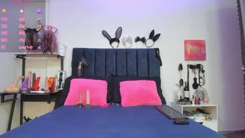 Snapshot of emmily_giraldo chatting on 02.25.25 online show from 02.25.25