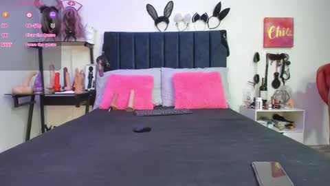 Snapshot of emmily_giraldo chatting on 03.12.25 online show from 03.12.25