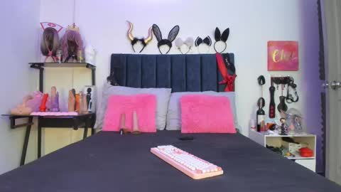 Snapshot of emmily_giraldo chatting on 09.11.25 online show from 09.11.25