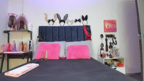 Snapshot of emmily_giraldo chatting on 09.26.25 online show from 09.26.25