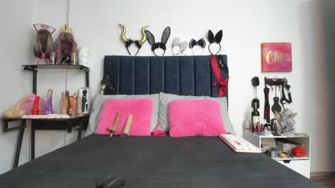 Snapshot of emmily_giraldo chatting on 10.06.25 online show from 10.06.25