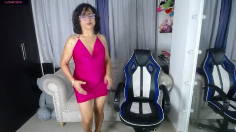 Snapshot of emmilychevalier chatting on 01.11.25 Emmily online show from 01.11.25