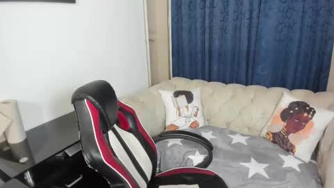 Snapshot of emmilychevalier chatting on 10.12.25 Emmily online show from 10.12.25