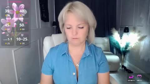 Snapshot of emmmam chatting on 09.15.25 emmmam online show from 09.15.25