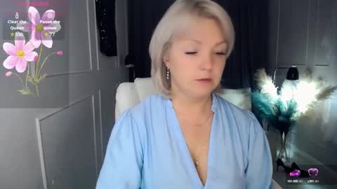 Snapshot of emmmam chatting on 09.24.25 emmmam online show from 09.24.25