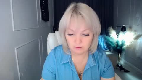 Snapshot of emmmam chatting on 09.26.25 emmmam online show from 09.26.25