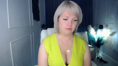 Snapshot of emmmam chatting on 10.07.25 emmmam online show from 10.07.25