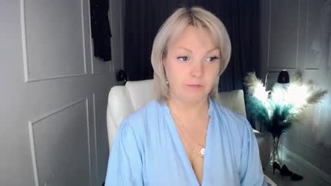 Snapshot of emmmam chatting on 10.10.25 emmmam online show from 10.10.25