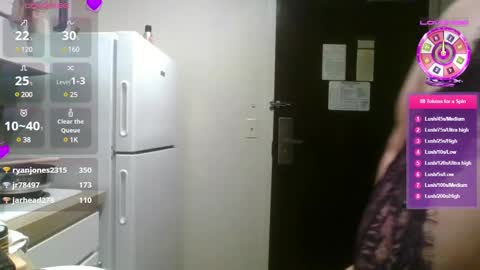 Snapshot of emmthaluscious chatting on 03.06.25 emmthaluscious online show from 03.06.25