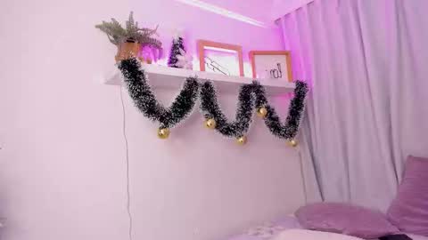 Emmy Heart online show from 12.20.25