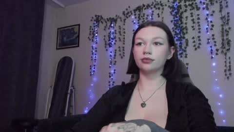 Snapshot of emmy_m00n chatting on 12.02.24 Emily Johny online show from 12.02.24