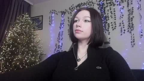 Snapshot of emmy_m00n chatting on 12.12.24 Emily Johny online show from 12.12.24