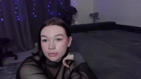 Snapshot of emmy_m00n chatting on 01.04.25 Emily Johny online show from 01.04.25