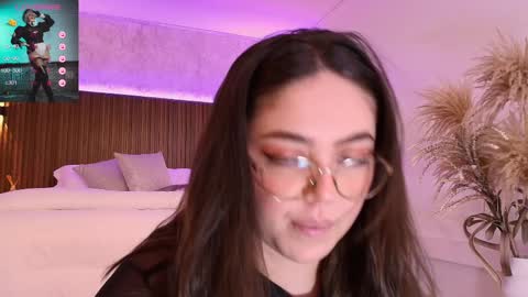 Emmy Walker online show from 03.10.25